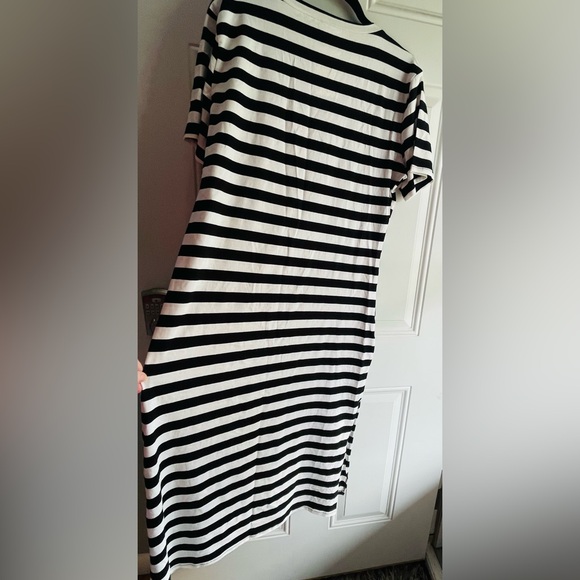 NWT Floral Blooming White & Black Stripe Side-Slit V-Neck Maxi Dress - Picture 5 of 13